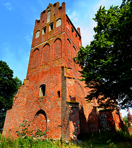 Кирха в Тарау