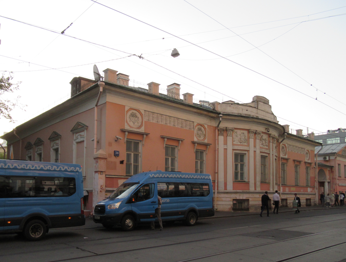 Бауманская улица 38 c1, Главный дом