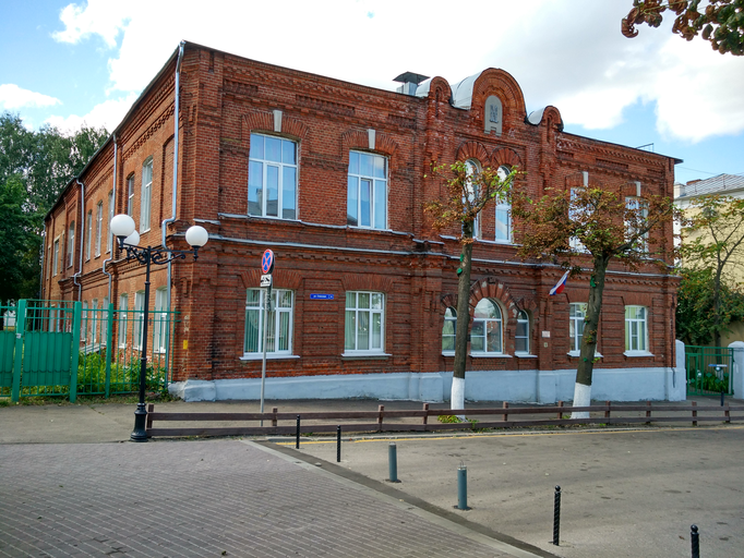 Здание родильного приюта, который был основан врачом П.Ф. Богдановым (Владимир)