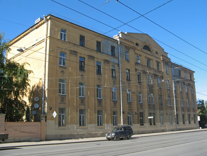 Средний проспект 79, Жилой дом