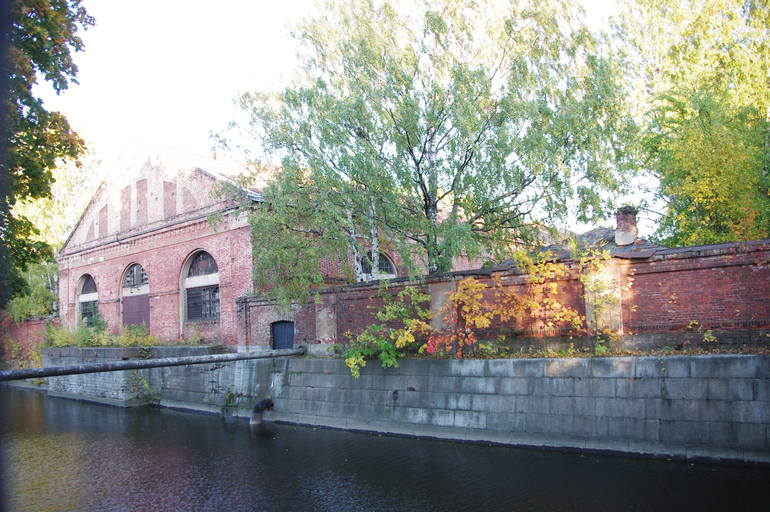 Лесной сарай