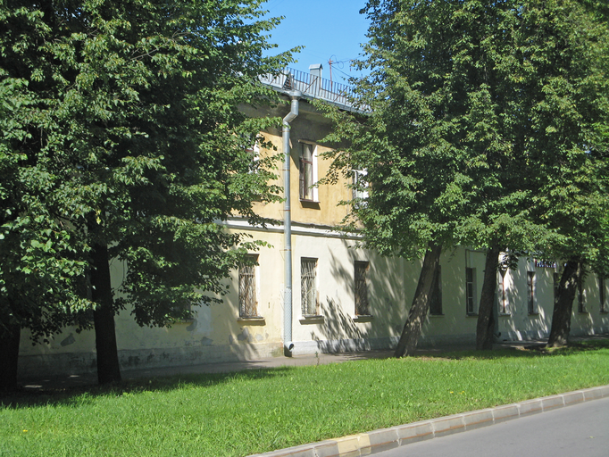 Служебный корпус казарм Первого учебного морского экипажа (Кронштадт)