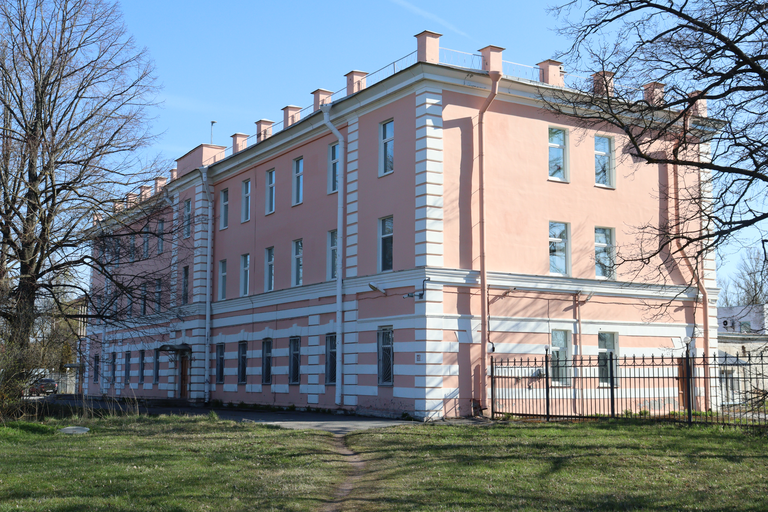 Дом для служащих (Павловск)