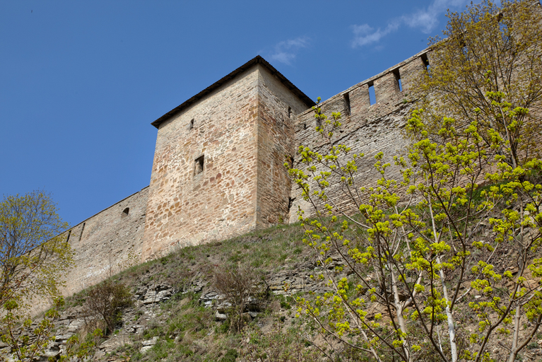 Широкая башня