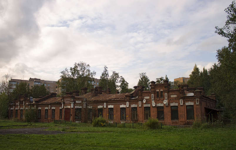 Здание офицерского собрания поселка Главного артиллерийского и Морского полигонов