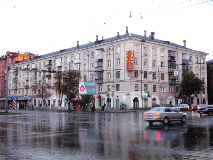 Жилой дом с магазинами (Челябинск)