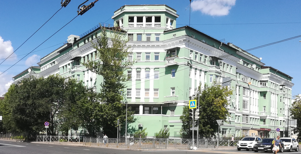 <<МНОГОКВАРТИРНЫЙ ДОМ>>