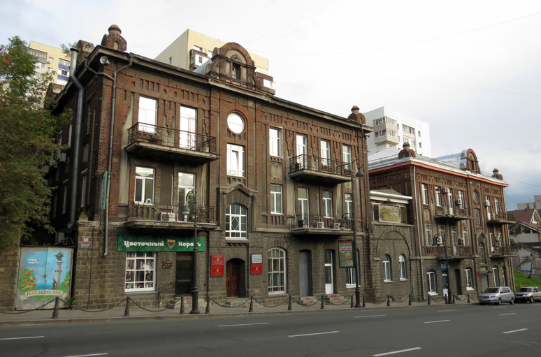 Океанский проспект 30, Ансамбль доходных домов Л. Скидельского