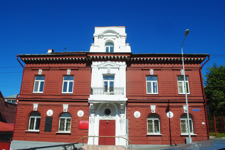 Улица прапорщика Комарова 21