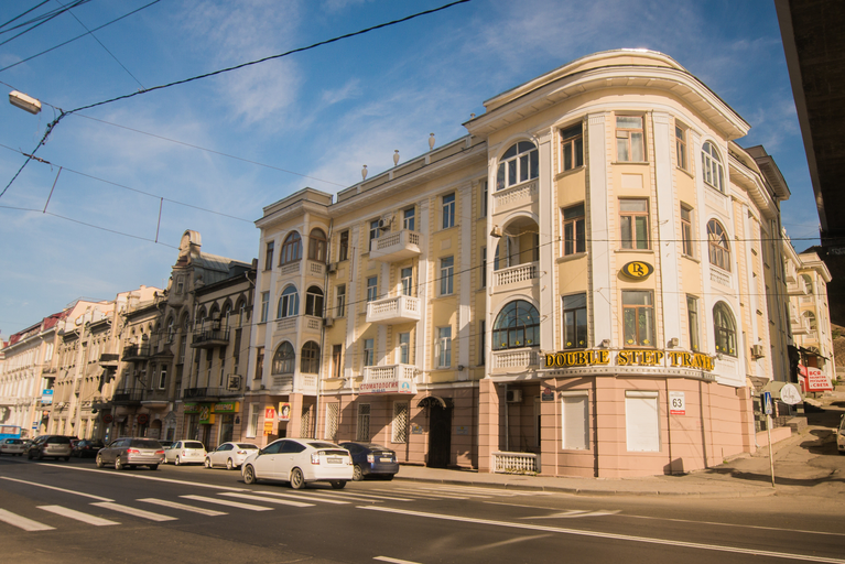 Светланская улица, 63